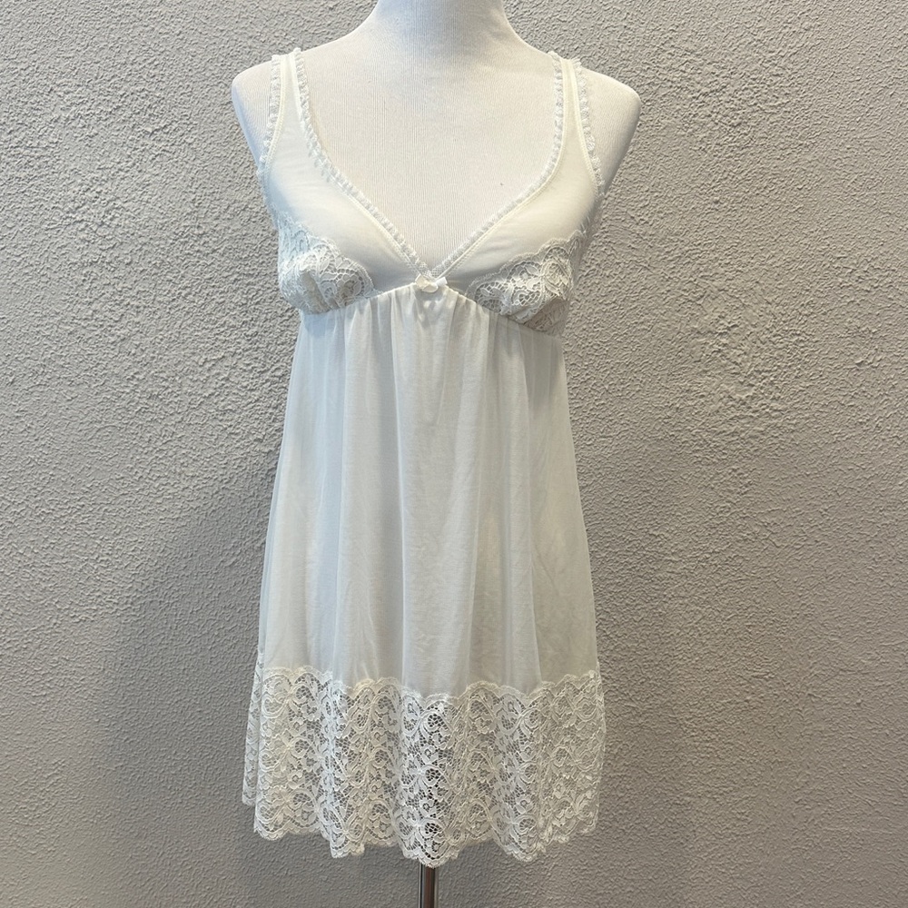 Giligan & O’Malley White Lace Trim Chemise Medium